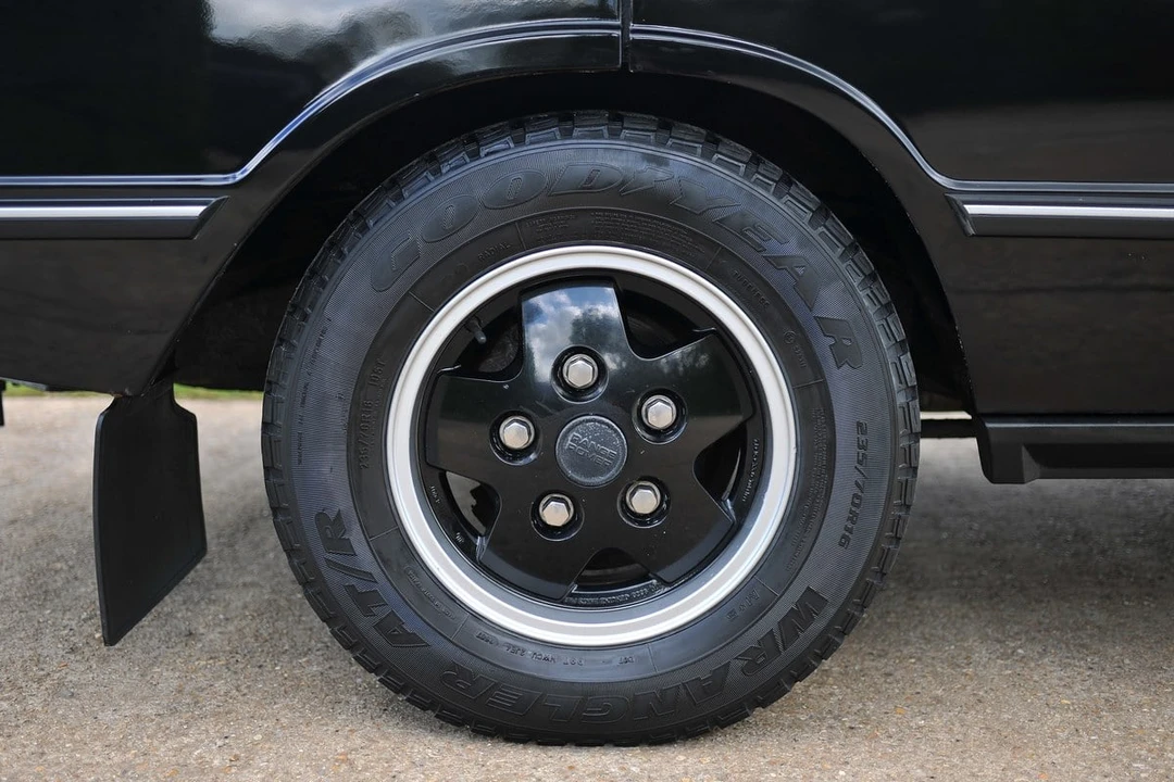 1993 Land Rover Range Rover Classic - Image 11 of 30