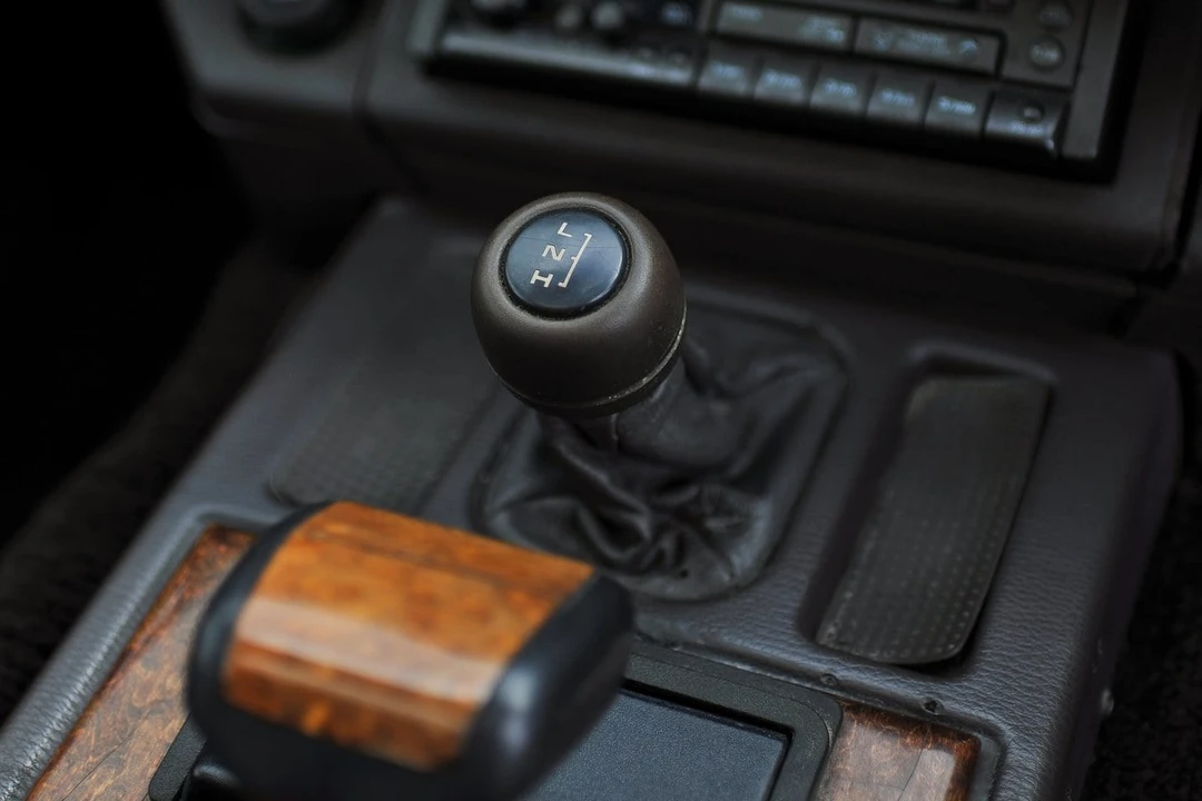 1993 Land Rover Range Rover Classic - Image 15 of 30