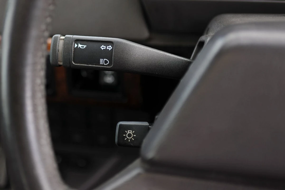 1993 Land Rover Range Rover Classic - Image 17 of 30