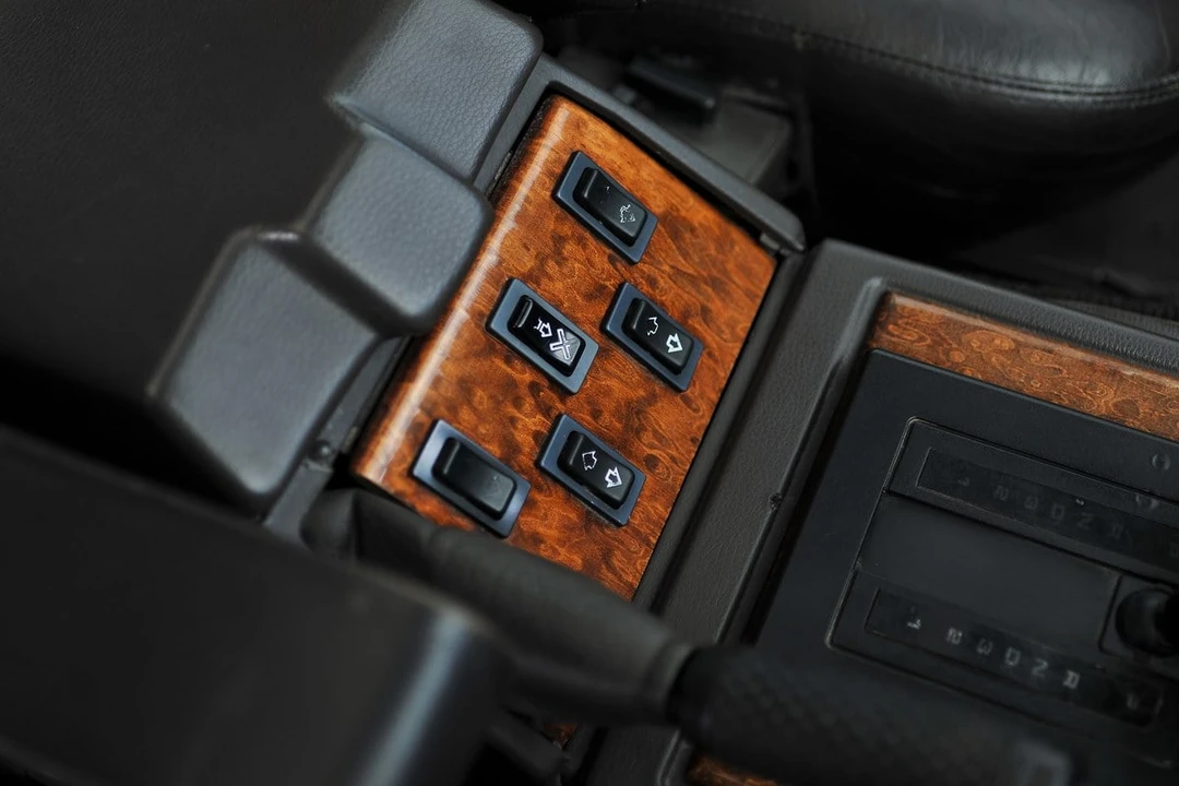 1993 Land Rover Range Rover Classic - Image 21 of 30