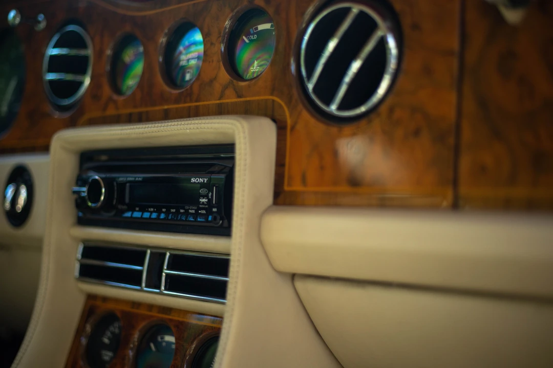 1993 Rolls-Royce Corniche Series IV - Image 7 of 31