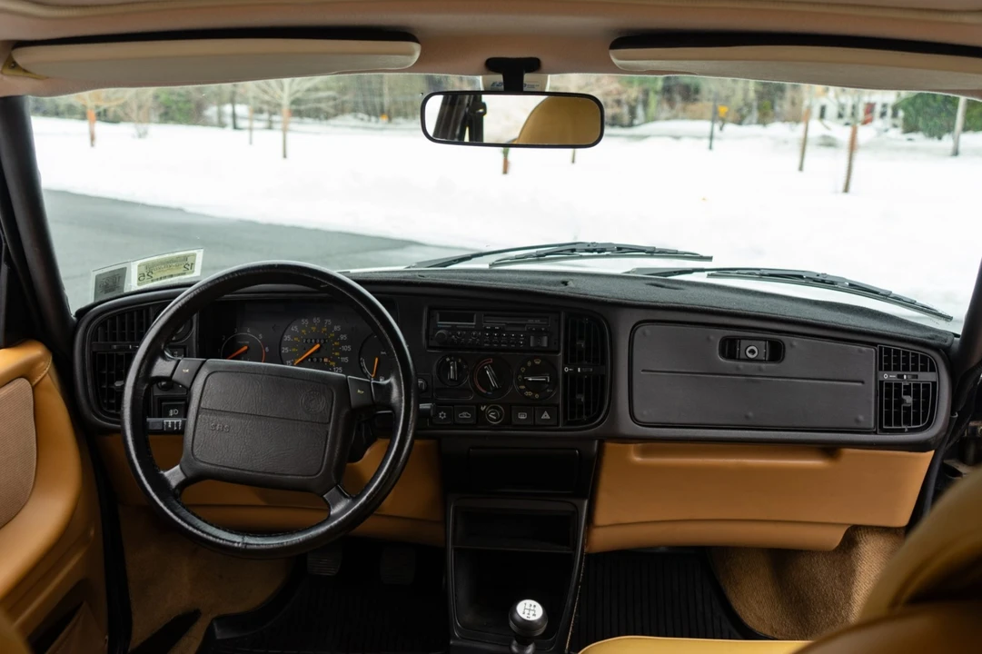 1993 Saab 900 Turbo 1st Gen - Image 5 of 7