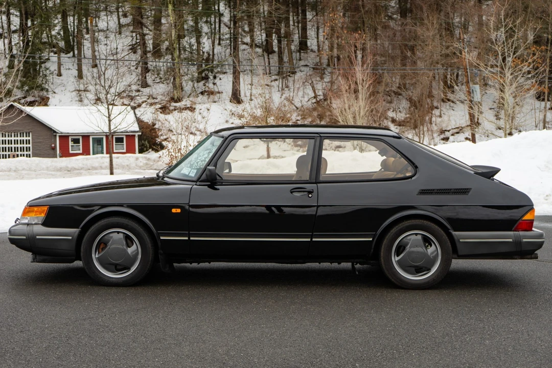 1993 Saab 900 Turbo 1st Gen - Image 3 of 7