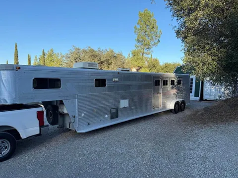 1993 Sundowner 4 Horse Trailer