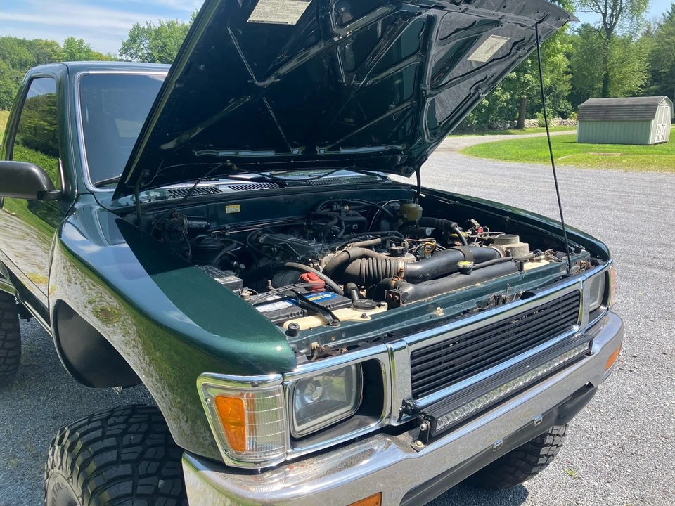 1993 Toyota Hilux 5th Gen - Image 9 of 21