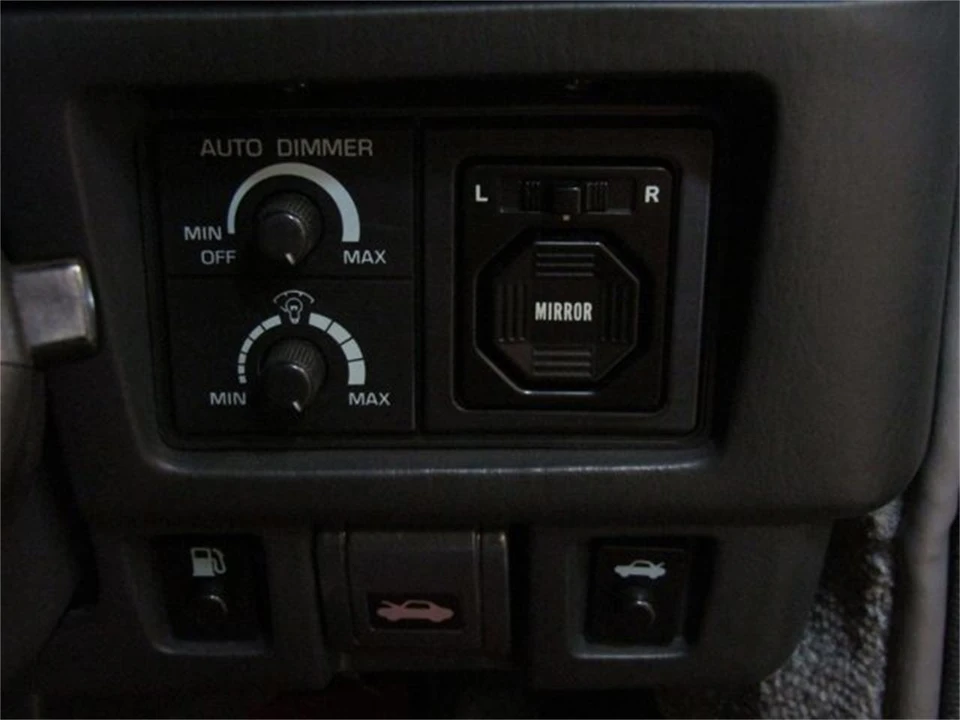 1993 Toyota Century 1st Gen - Image 25 of 31