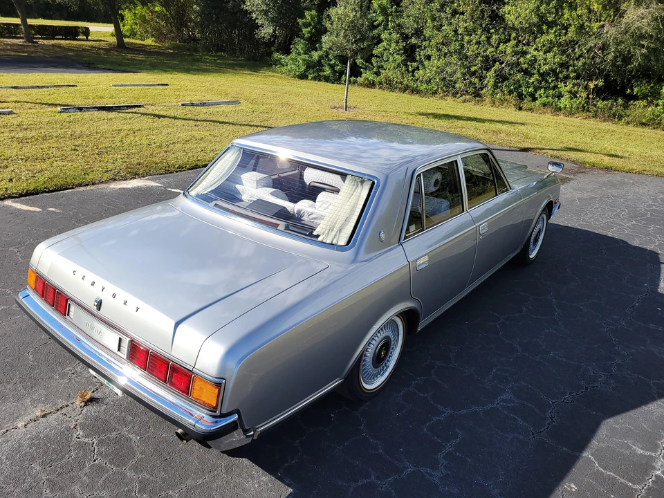 1993 Toyota Century 1st Gen - Image 14 of 31