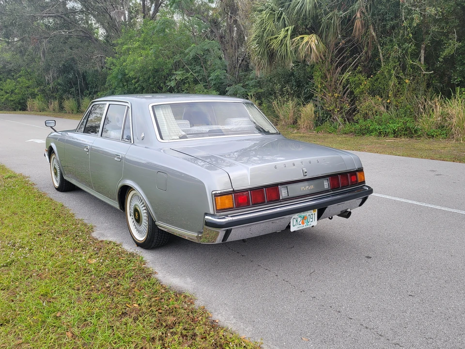 1993 Toyota Century 1st Gen - Image 11 of 31