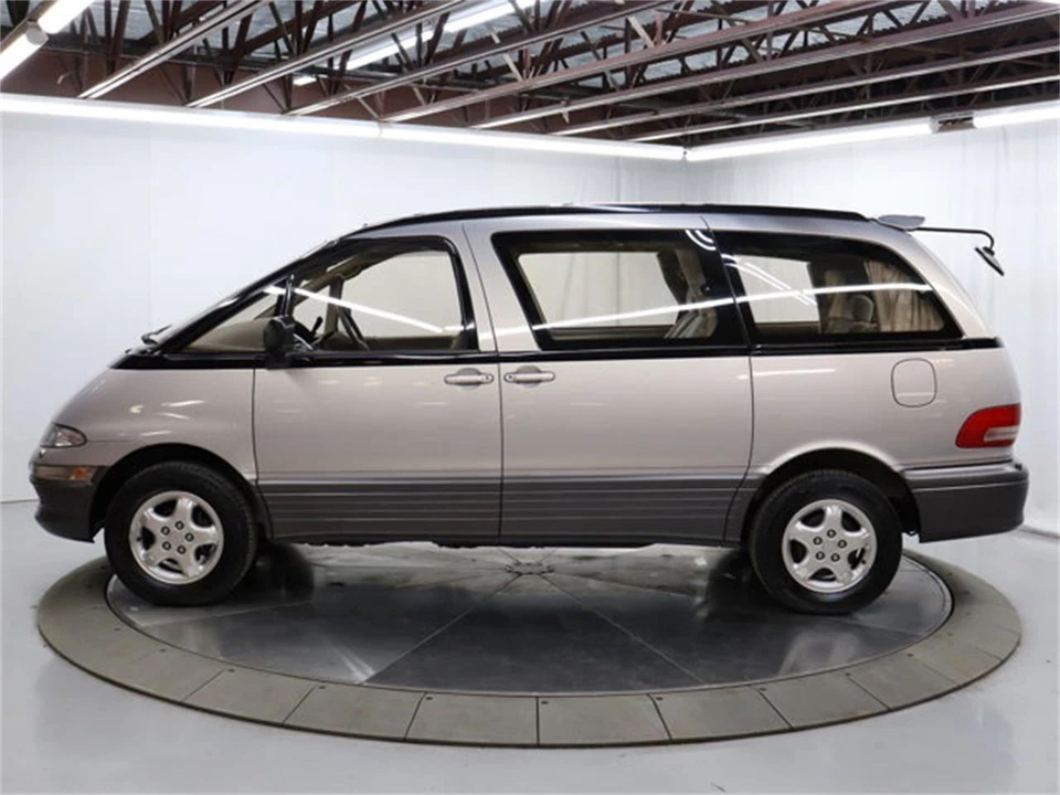 1993 Toyota Previa/Estima 1st Gen - Image 4 of 31