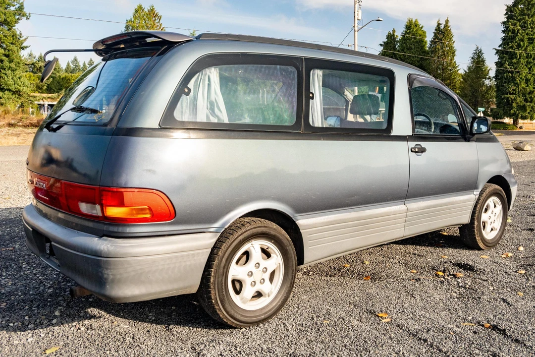 1993 Toyota Previa/Estima 1st Gen - Image 4 of 31