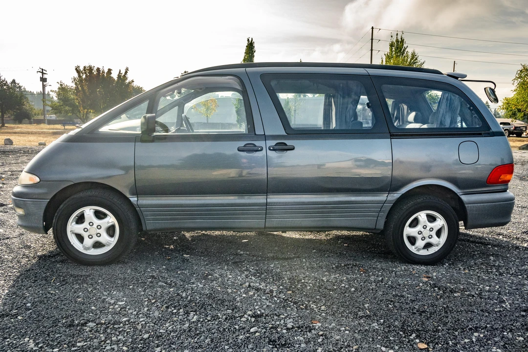 1993 Toyota Previa/Estima 1st Gen - Image 3 of 31