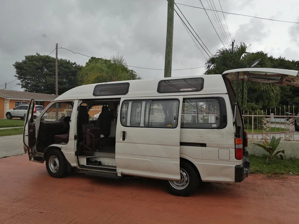 1993 Toyota HiAce 4th Gen - Image 7 of 31