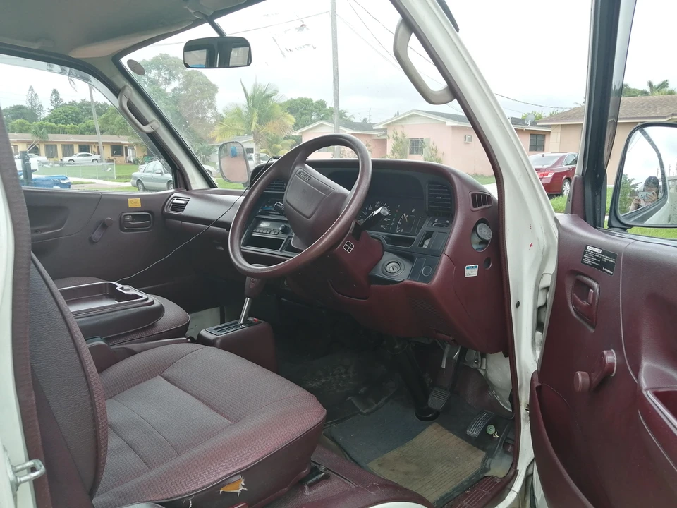 1993 Toyota HiAce 4th Gen - Image 26 of 31