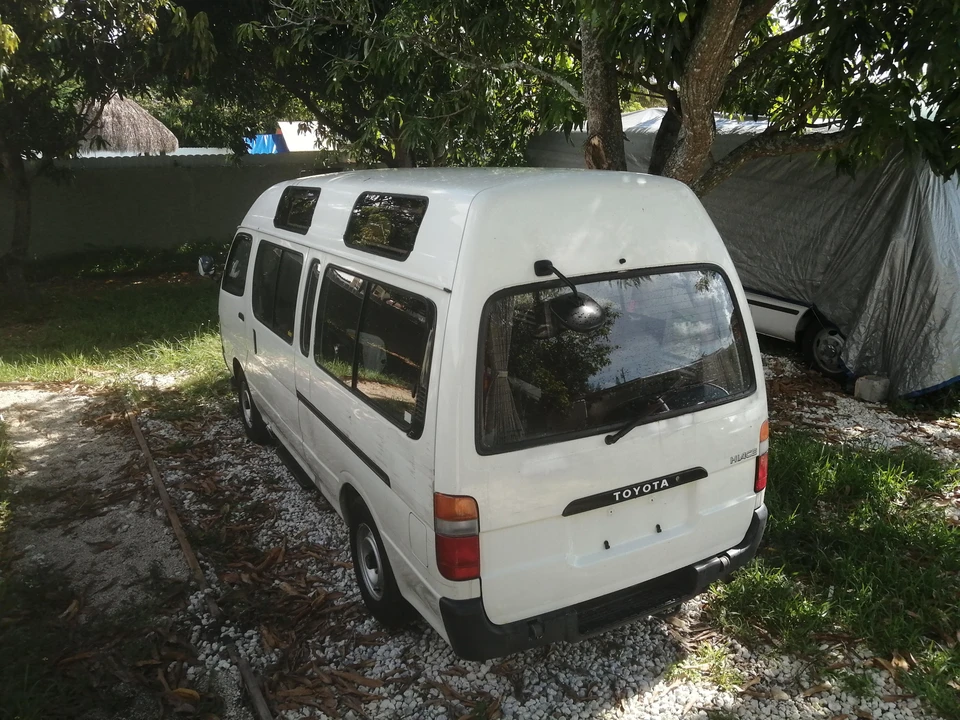 1993 Toyota HiAce 4th Gen - Image 10 of 31