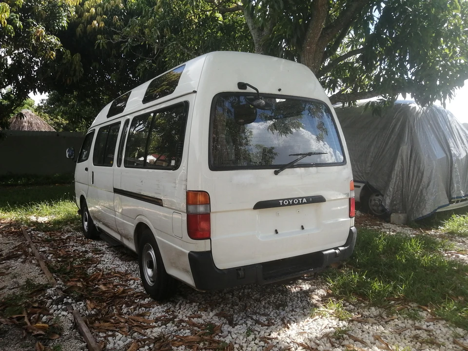 1993 Toyota HiAce 4th Gen - Image 8 of 31