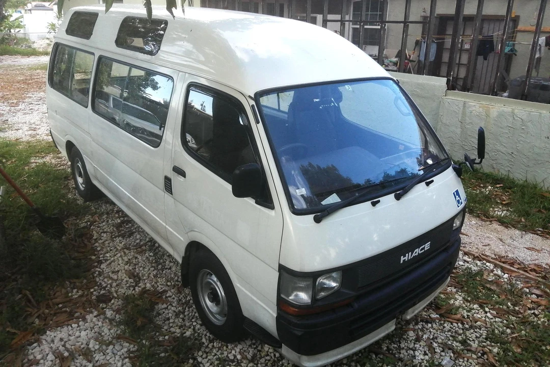 1993 Toyota HiAce 4th Gen - Image 12 of 31