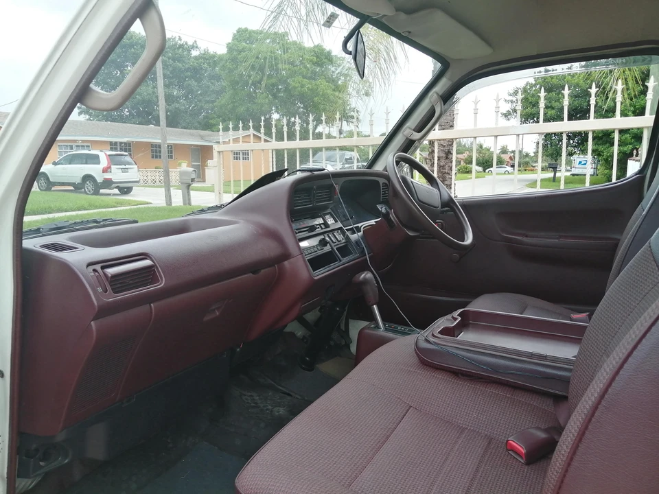1993 Toyota HiAce 4th Gen - Image 30 of 31