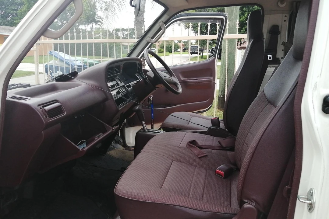 1993 Toyota HiAce 4th Gen - Image 23 of 31