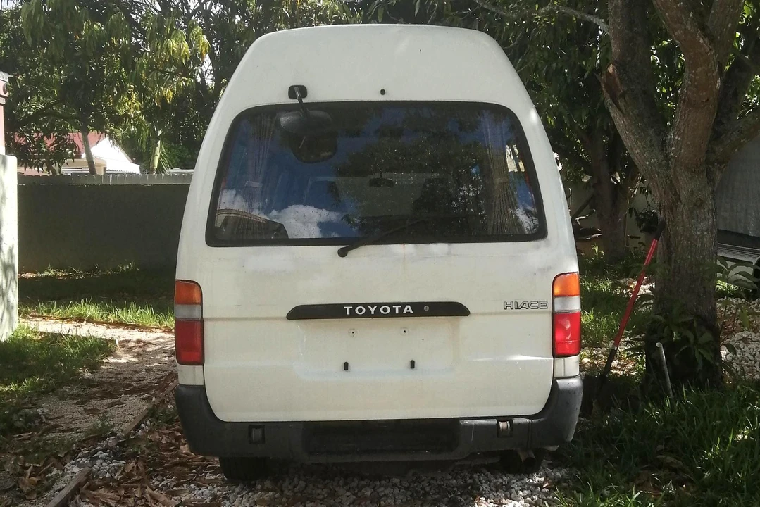 1993 Toyota HiAce 4th Gen - Image 5 of 31