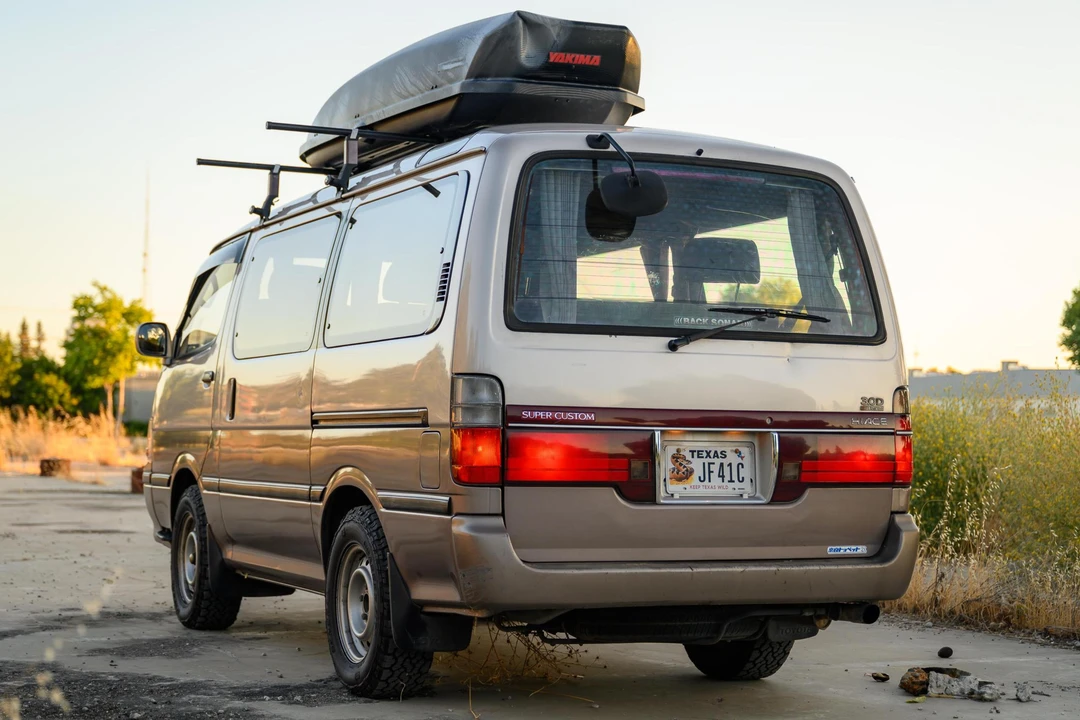 1993 Toyota HiAce 4th Gen - Image 4 of 31