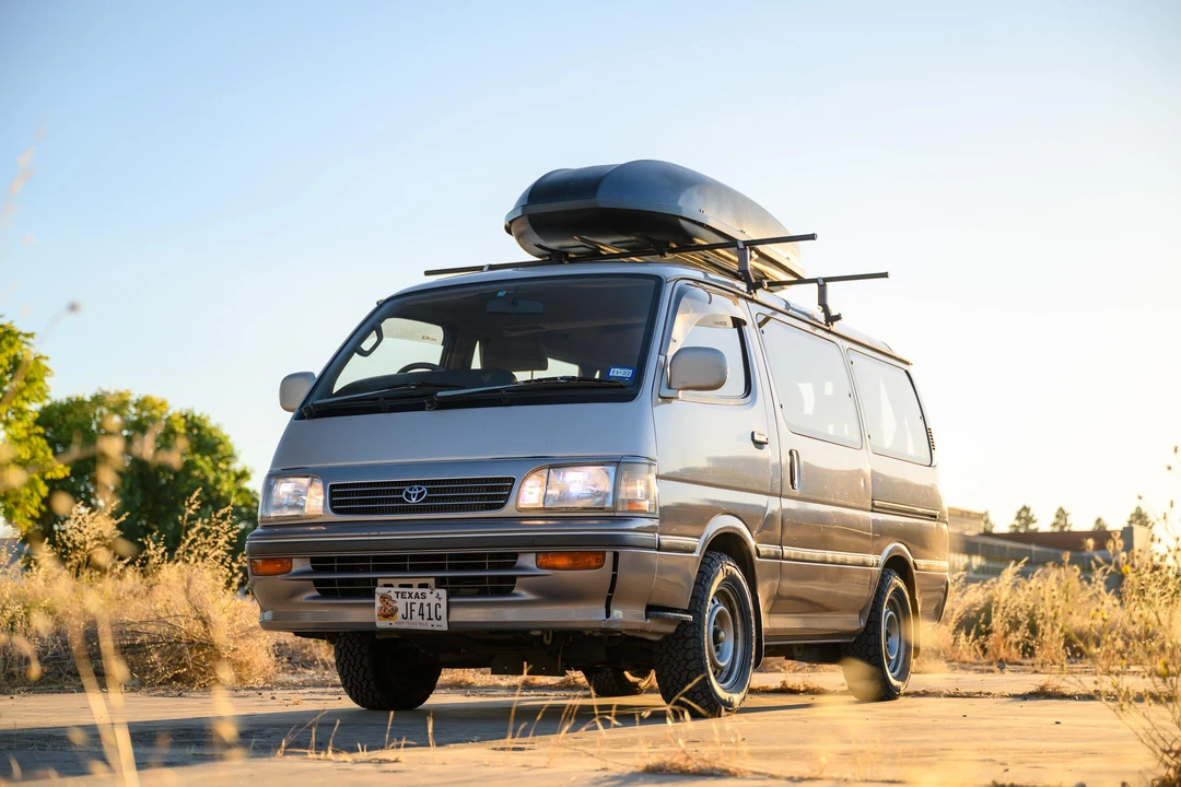 1993 Toyota HiAce 4th Gen - Image 6 of 31