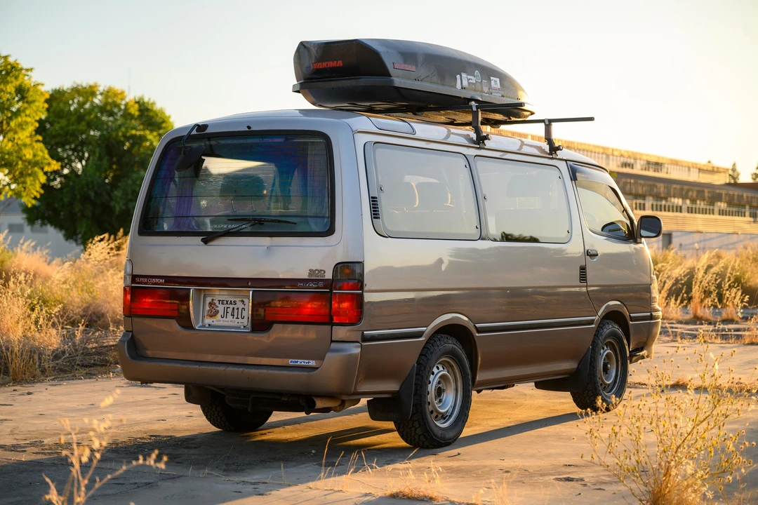 1993 Toyota HiAce 4th Gen - Image 10 of 31