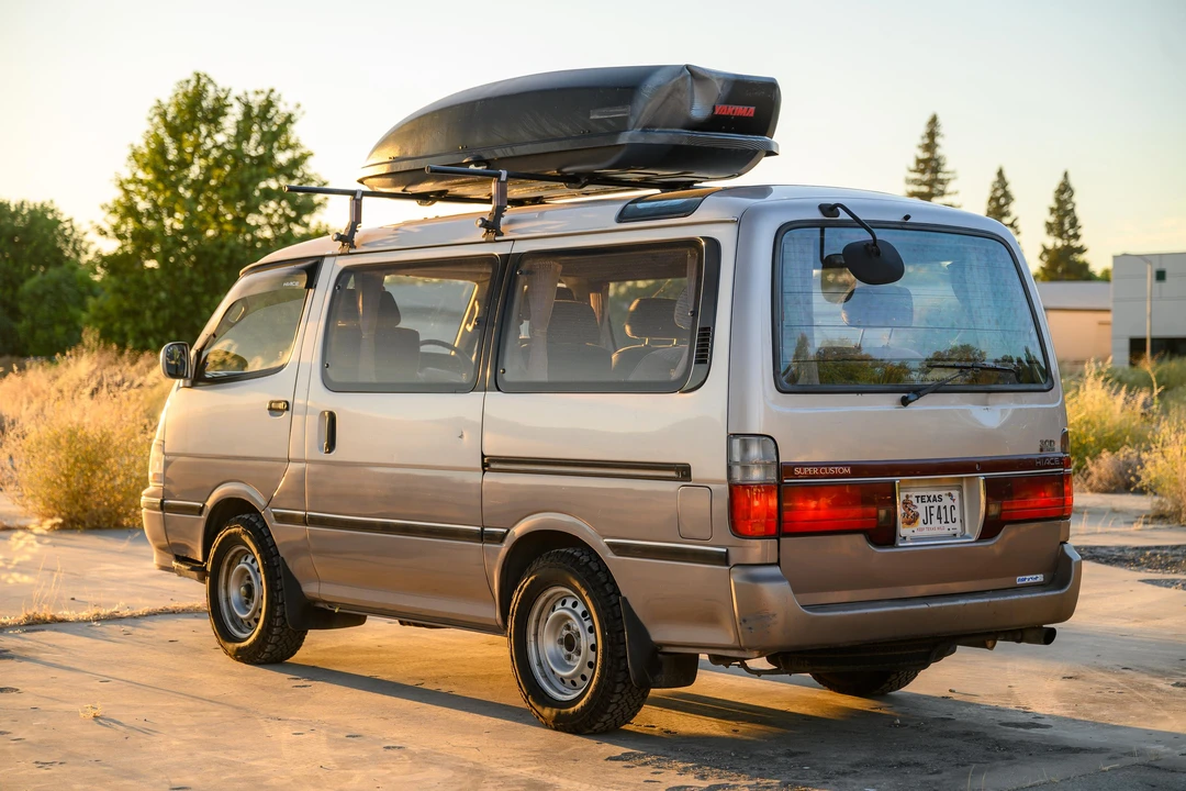 1993 Toyota HiAce 4th Gen - Image 8 of 31