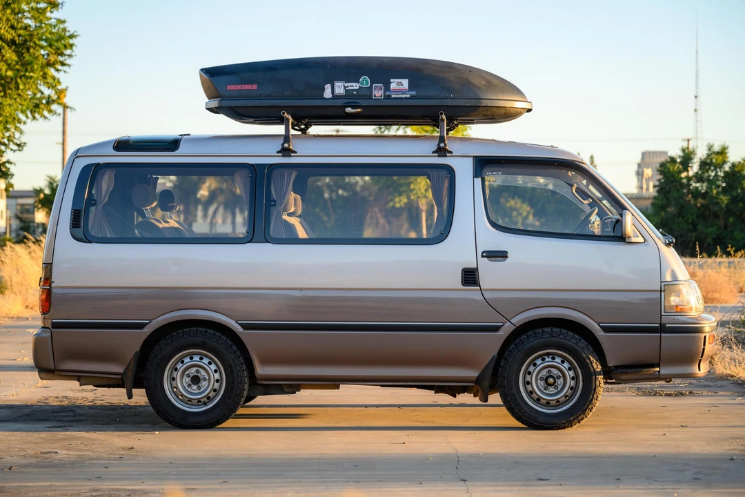 1993 Toyota HiAce 4th Gen - Image 3 of 31