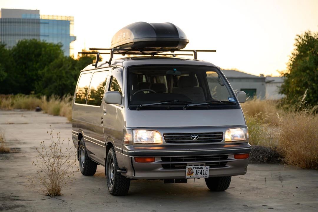 1993 Toyota HiAce 4th Gen - Image 12 of 31