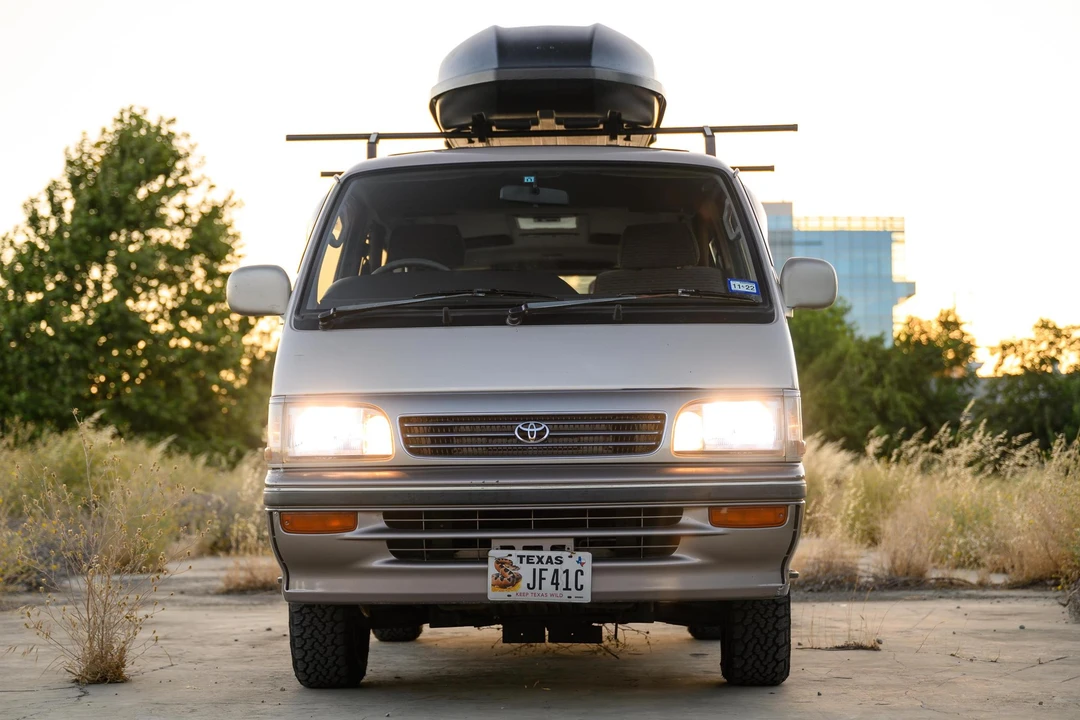 1993 Toyota HiAce 4th Gen - Image 2 of 31