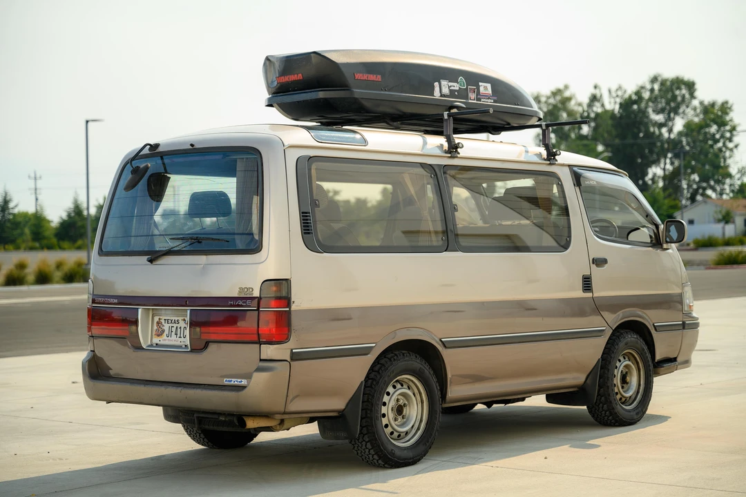 1993 Toyota HiAce 4th Gen - Image 18 of 31