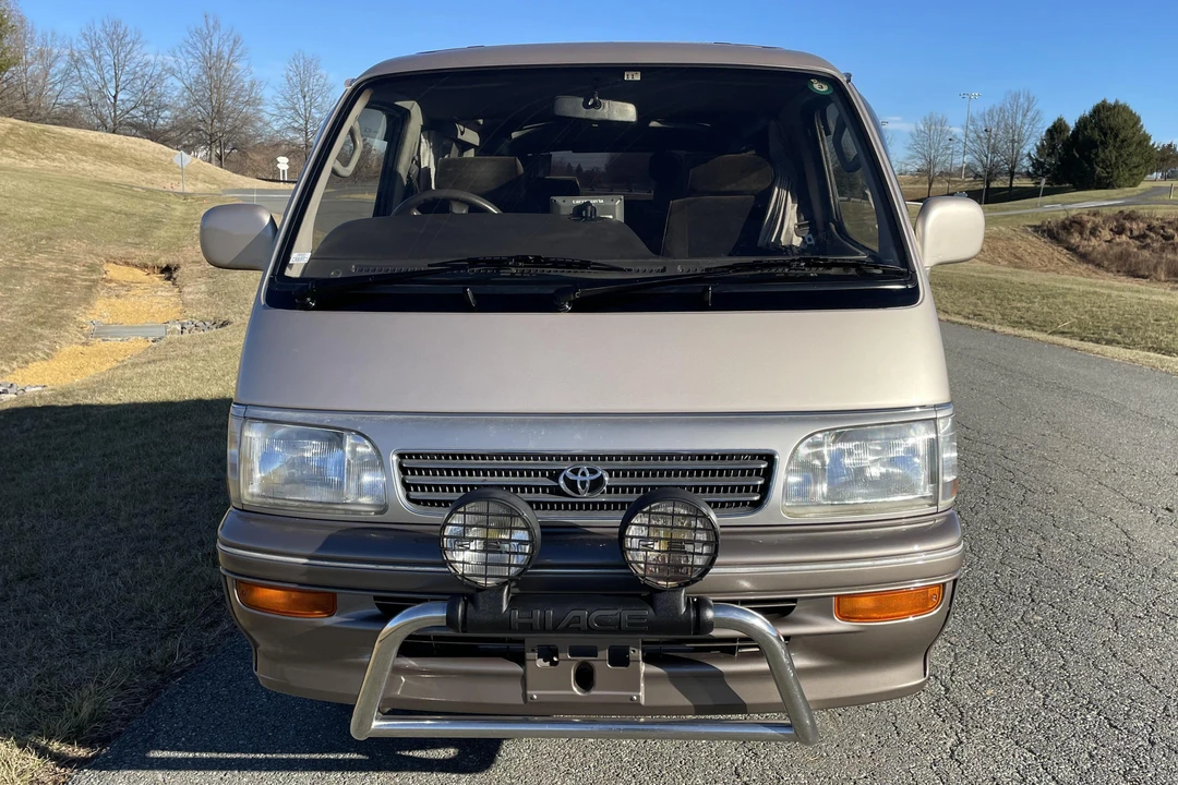 1993 Toyota HiAce 4th Gen - Image 2 of 5