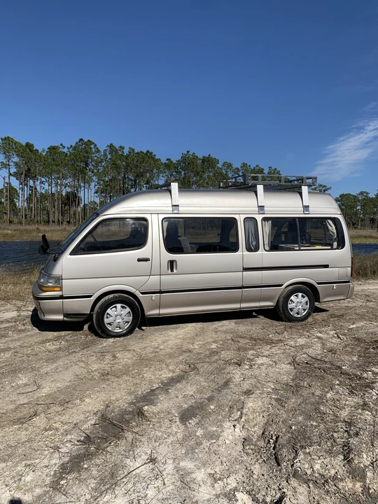 1993 Toyota HiAce 4th Gen - Image 8 of 31