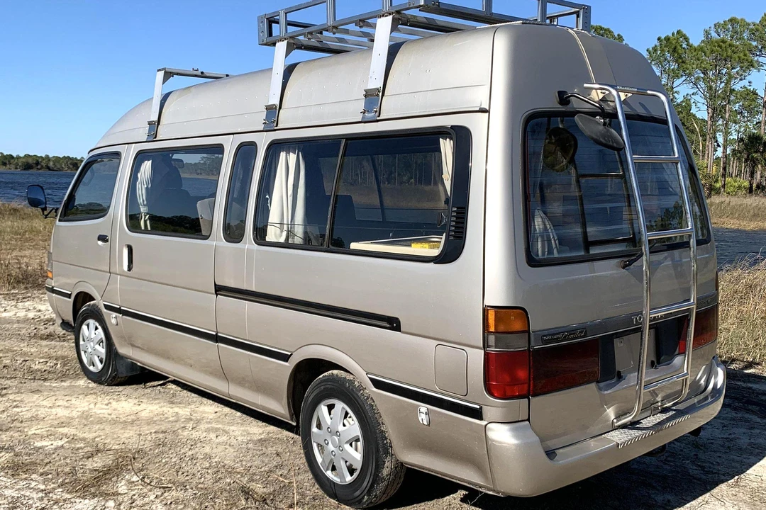 1993 Toyota HiAce 4th Gen - Image 12 of 31