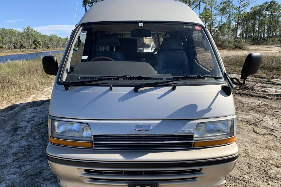 1993 Toyota HiAce 4th Gen - Image 2 of 31