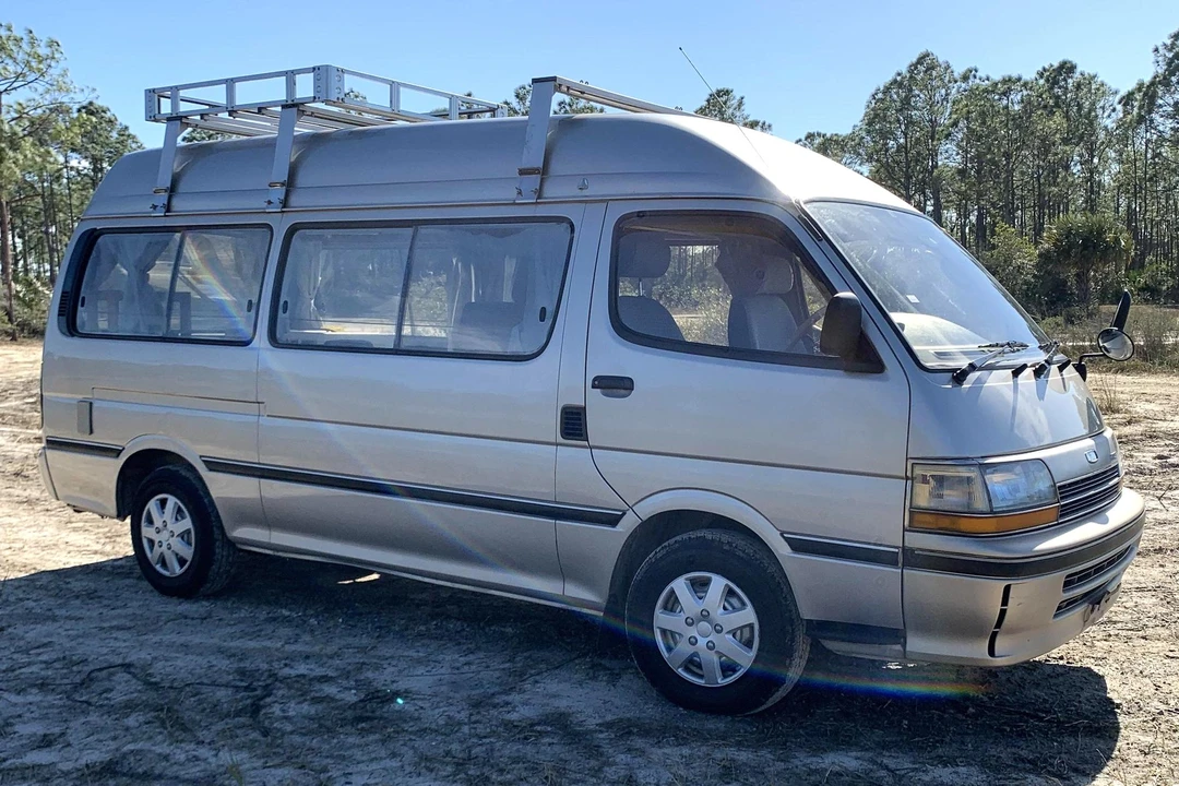 1993 Toyota HiAce 4th Gen - Image 3 of 31
