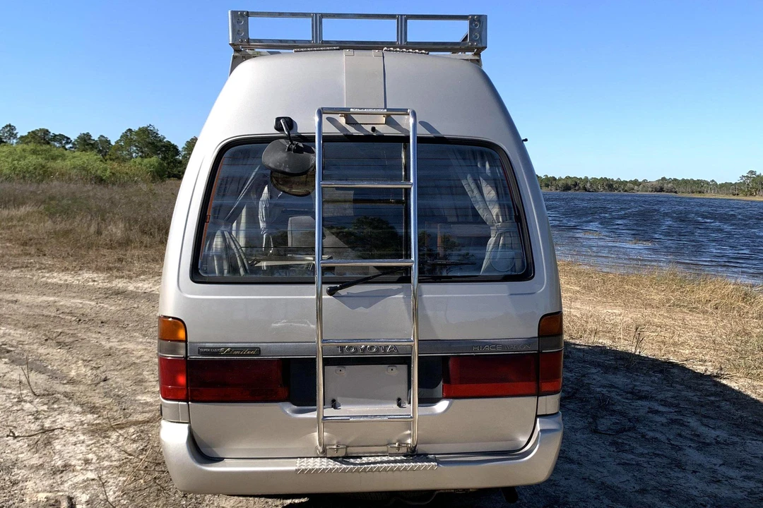 1993 Toyota HiAce 4th Gen - Image 5 of 31