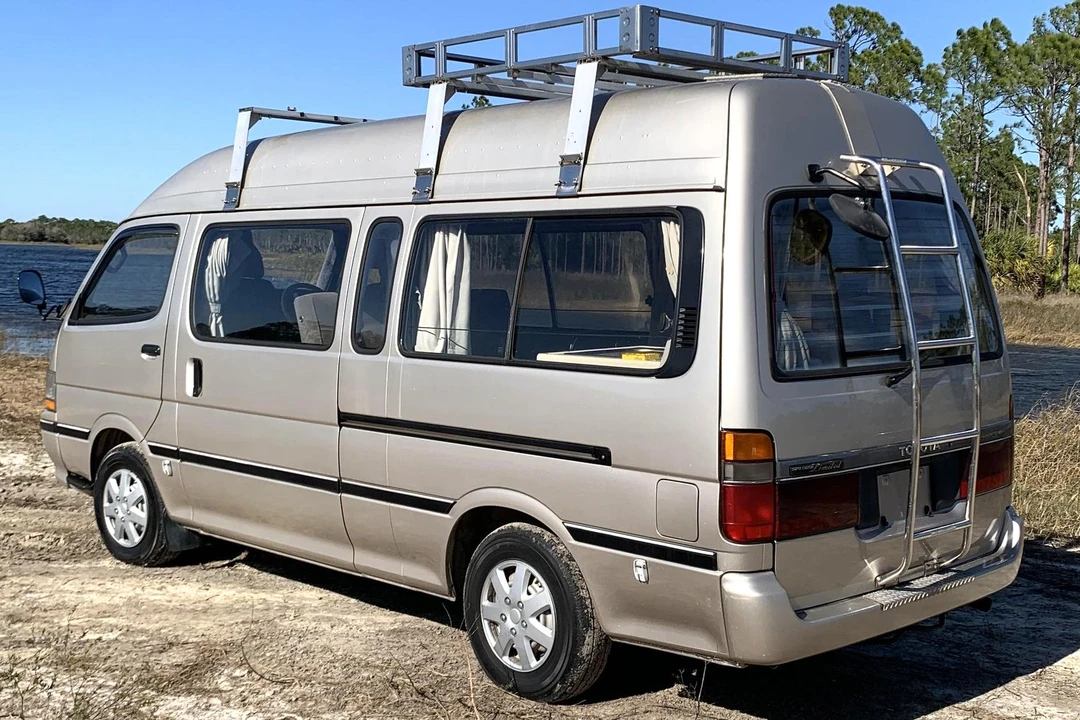 1993 Toyota HiAce 4th Gen - Image 4 of 31