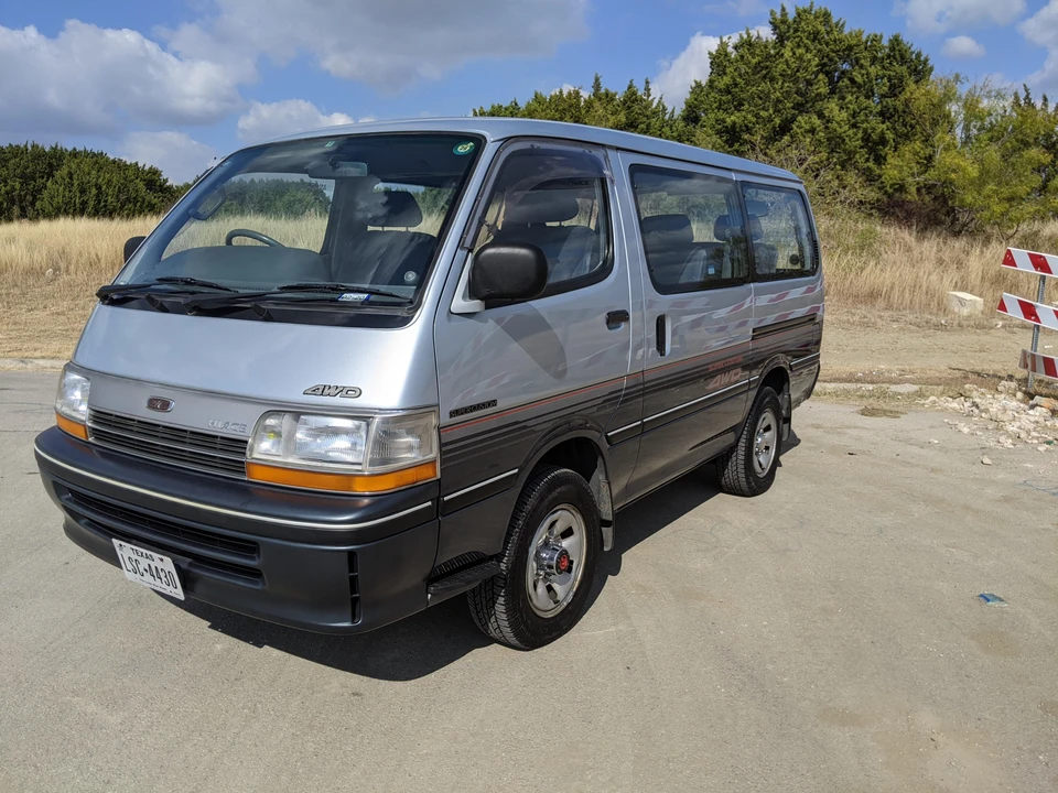 1993 Toyota HiAce 4th Gen - Image 3 of 31