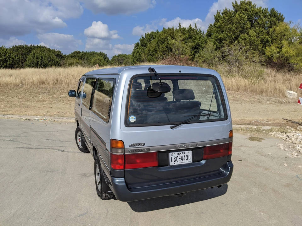 1993 Toyota HiAce 4th Gen - Image 8 of 31
