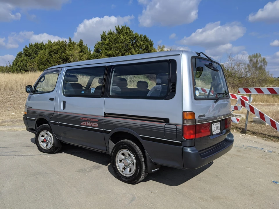 1993 Toyota HiAce 4th Gen - Image 7 of 31