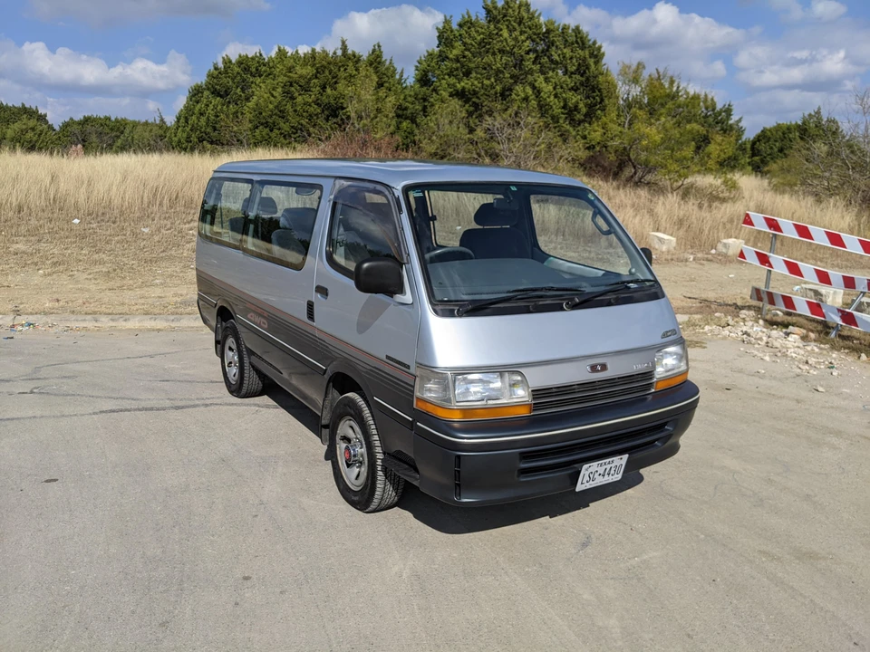1993 Toyota HiAce 4th Gen - Image 12 of 31