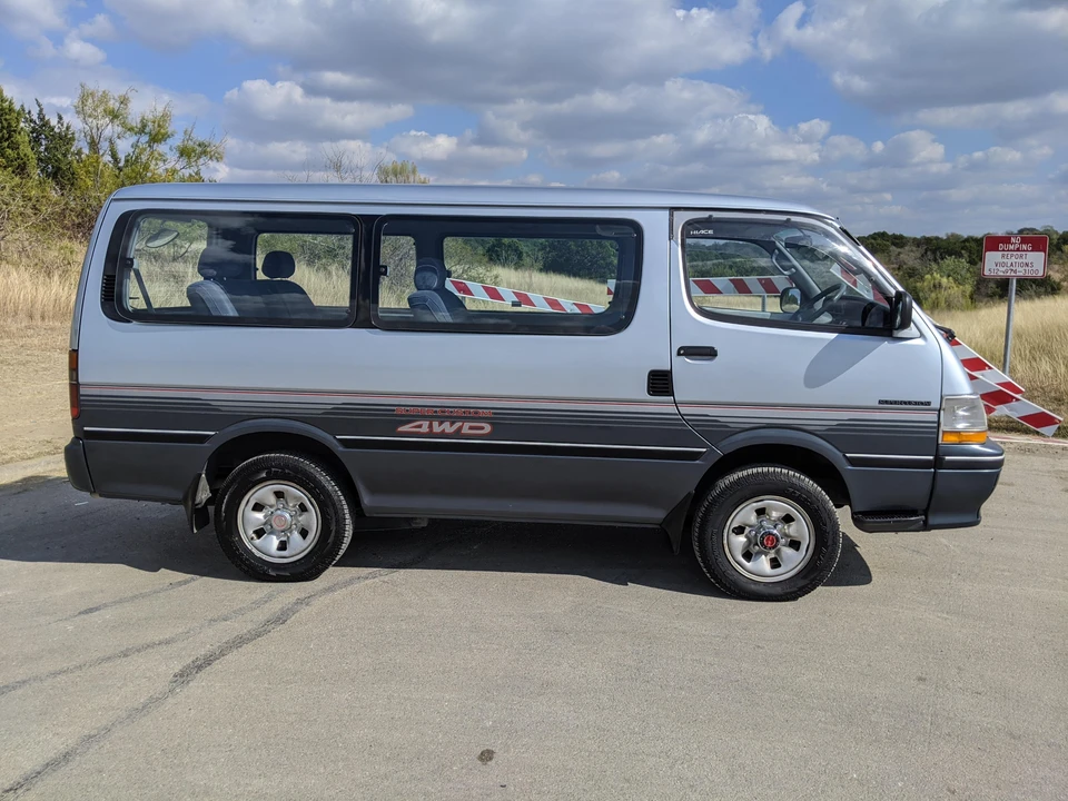 1993 Toyota HiAce 4th Gen - Image 4 of 31