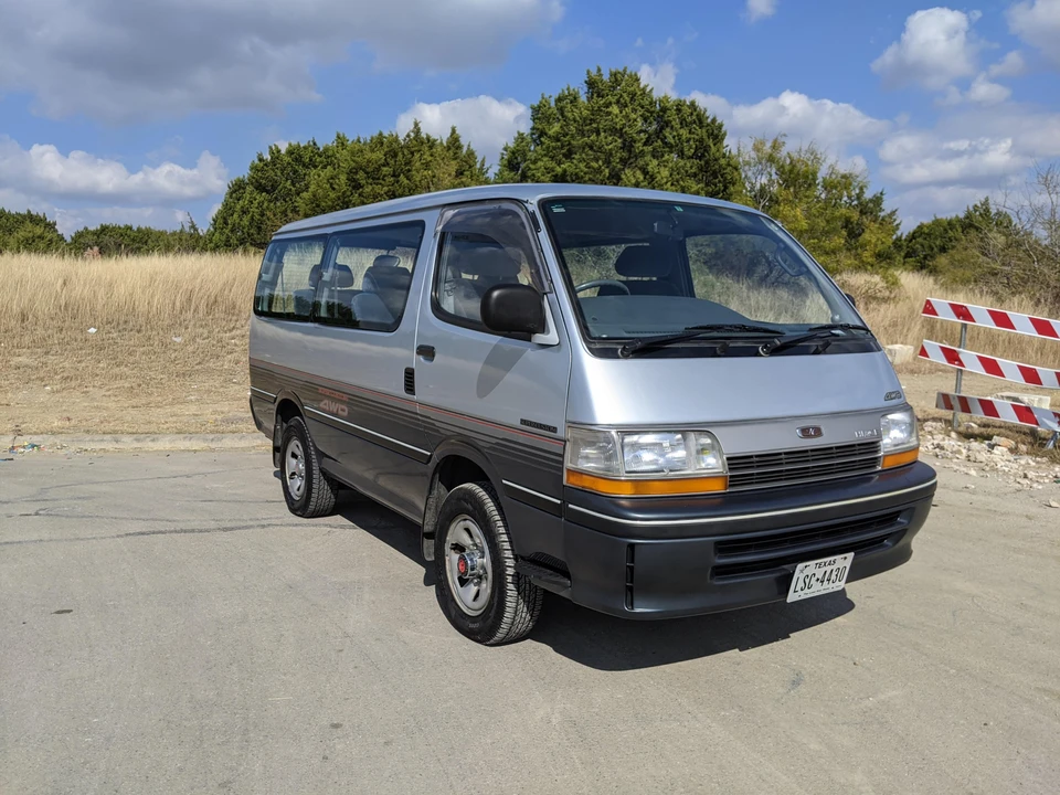 1993 Toyota HiAce 4th Gen - Image 11 of 31