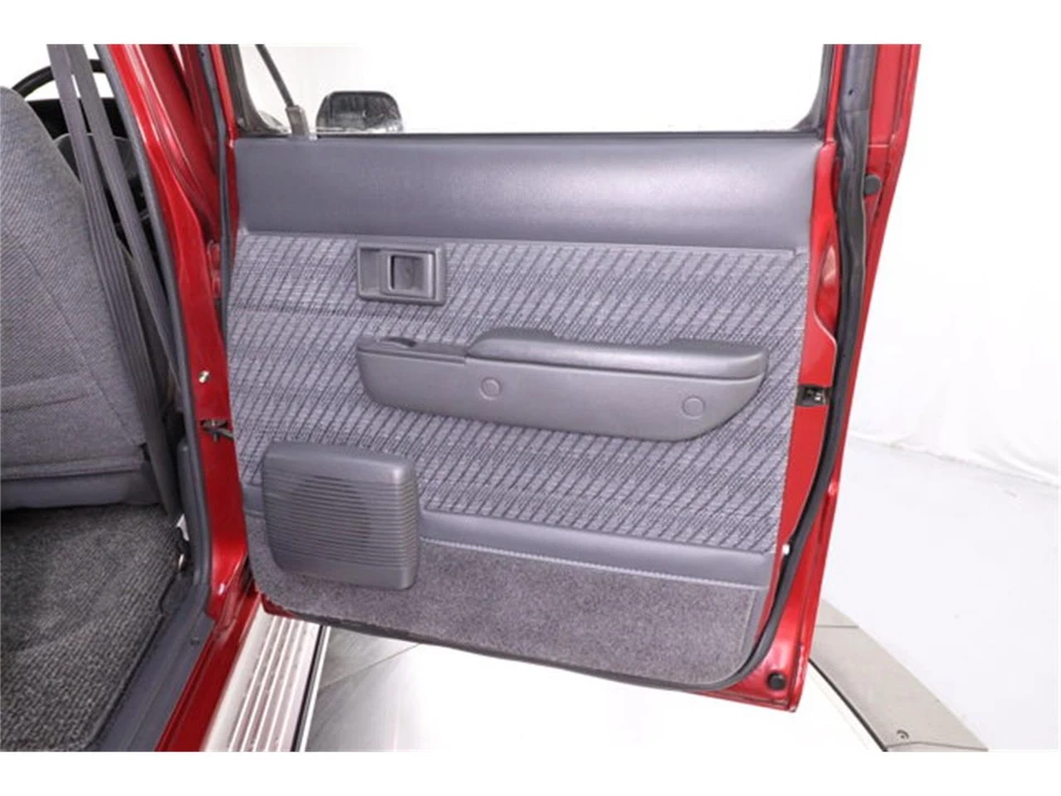 1993 Toyota Hilux 5th Gen - Image 23 of 31