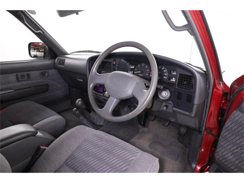 1993 Toyota Hilux 5th Gen - Image 9 of 31