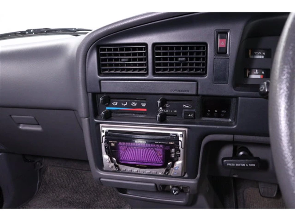 1993 Toyota Hilux 5th Gen - Image 12 of 31