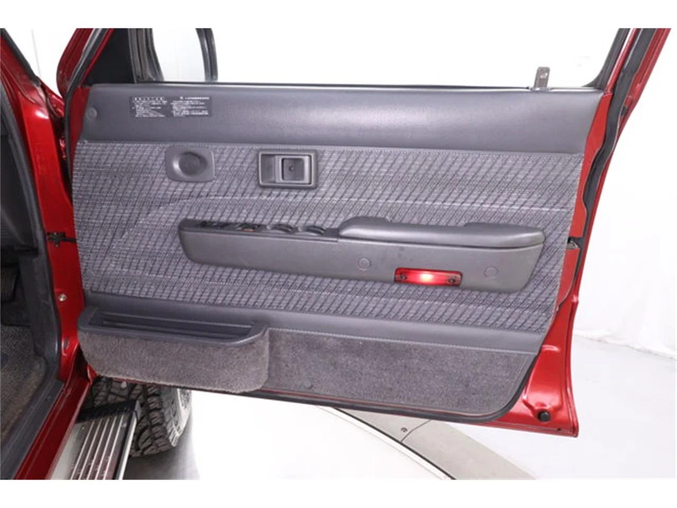 1993 Toyota Hilux 5th Gen - Image 24 of 31
