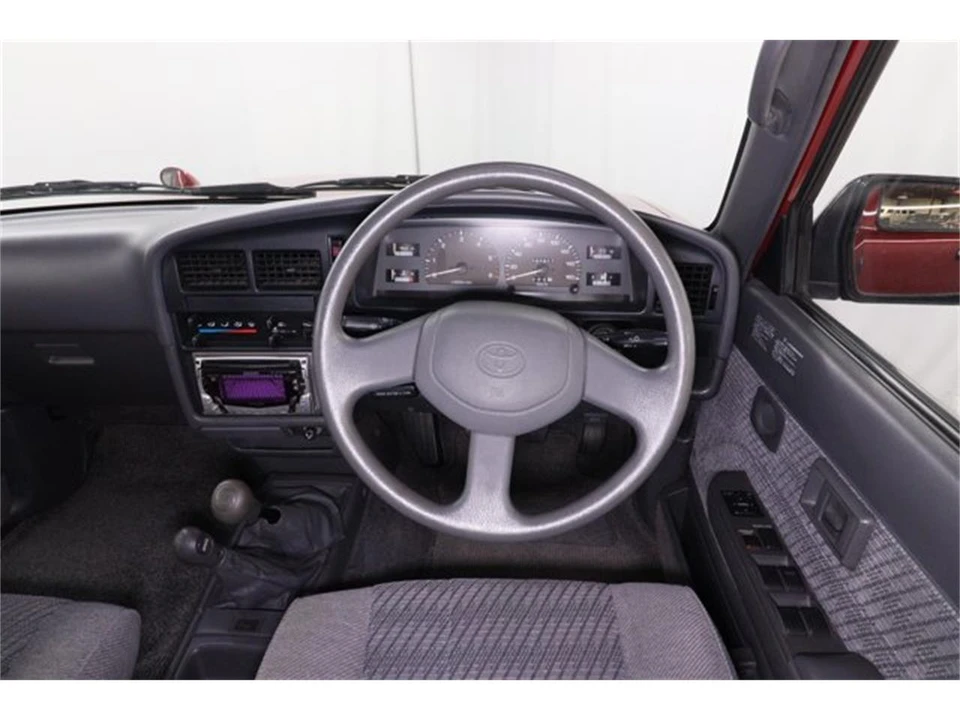 1993 Toyota Hilux 5th Gen - Image 10 of 31