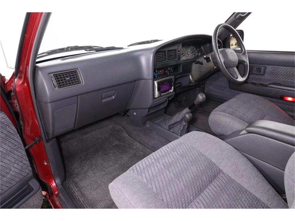 1993 Toyota Hilux 5th Gen - Image 16 of 31